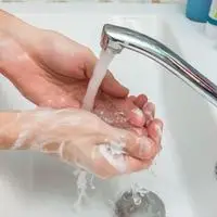 how to get spray foam off hands  2021