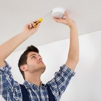 smoke detector maintaining tips