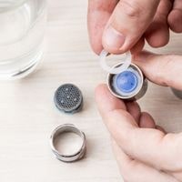 fixing process to remove a faucet aerator that is stuck