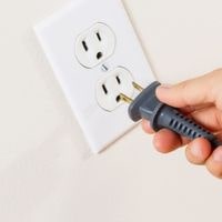 how to tell if an outlet is grounded 2022